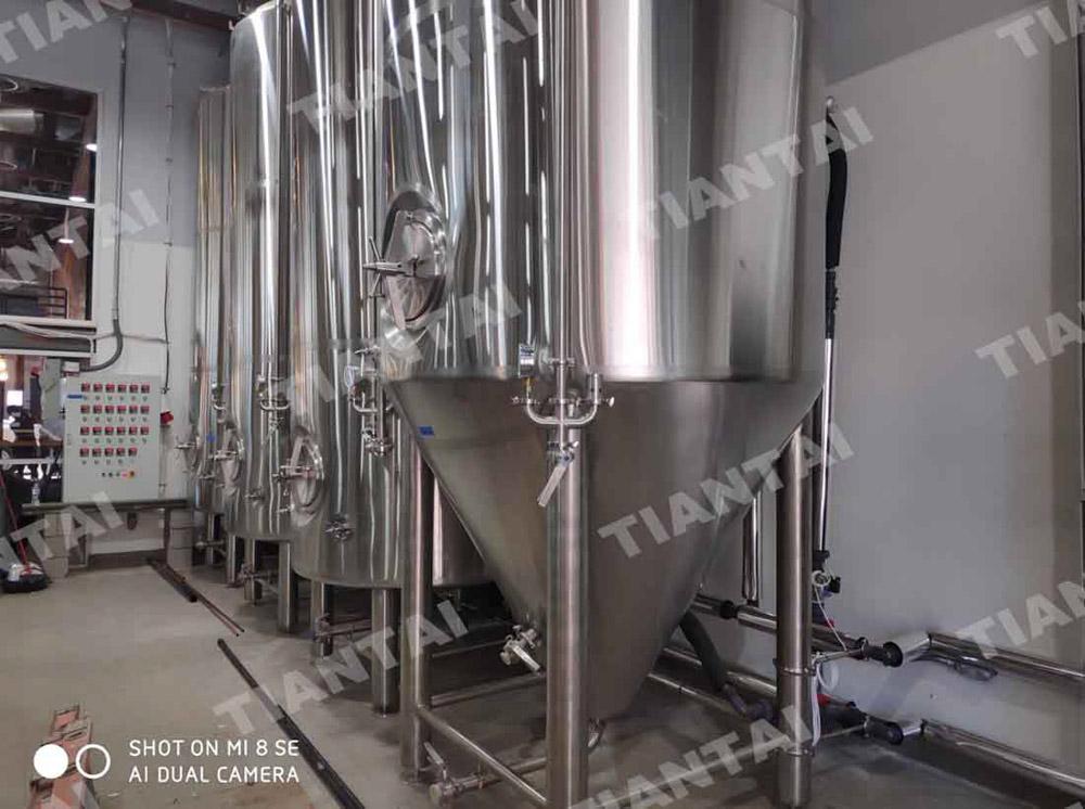 20bbl four vessel brewery equipment is under installation in America